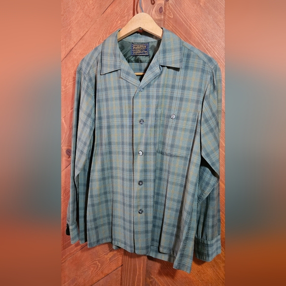 Vintage Pendleton plaid board shirt. 100% virgin wool, medium. - Picture 2 of 8